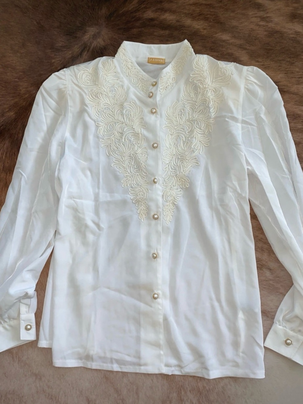 Vintage Verse White Embroidered Blouse Size 38 Padded Shoulders